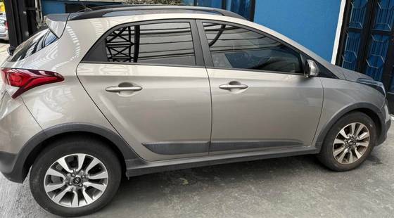 HYUNDAI HB20X 1.6 16V STYLE FLEX 4P AUTOMÁTICO